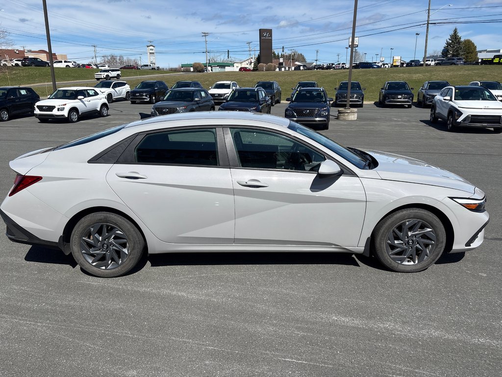 Hyundai Elantra Preferred 2024 à Bathurst, Nouveau-Brunswick - 4 - w1024h768px