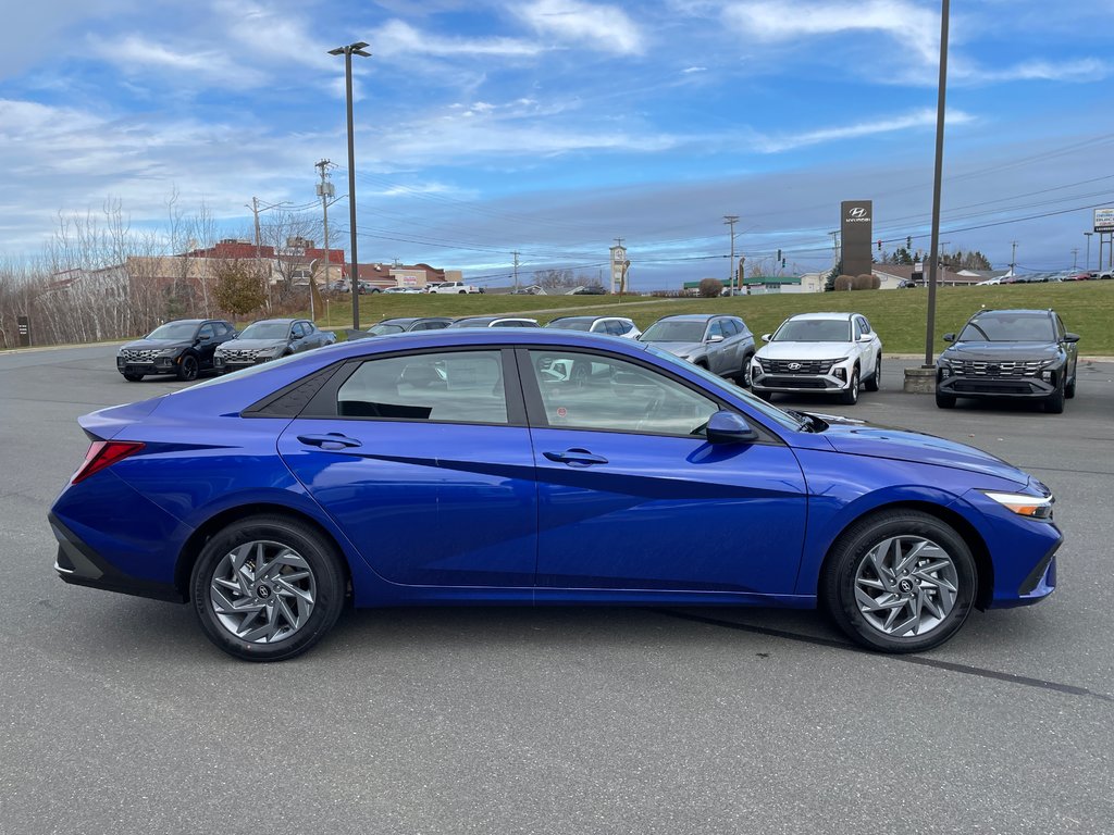 Elantra Preferred IVT 2025 à Bathurst, Nouveau-Brunswick - 4 - w1024h768px