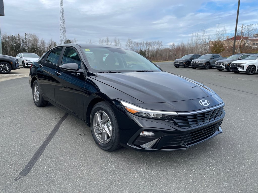 Elantra Essential IVT 2025 à Bathurst, Nouveau-Brunswick - 3 - w1024h768px