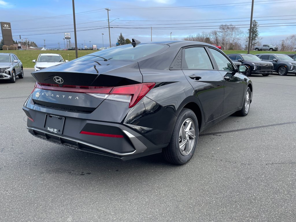 Elantra Essential IVT 2025 à Bathurst, Nouveau-Brunswick - 5 - w1024h768px