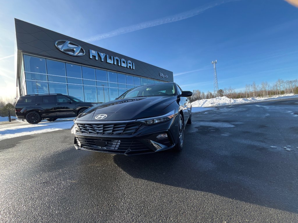 2025 Hyundai Elantra Luxury IVT w/Two-Tone Interior in Bathurst, New Brunswick - 2 - w1024h768px