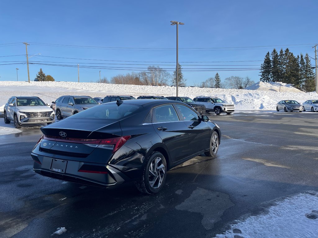 2025 Hyundai Elantra Luxury IVT w/Two-Tone Interior in Bathurst, New Brunswick - 7 - w1024h768px