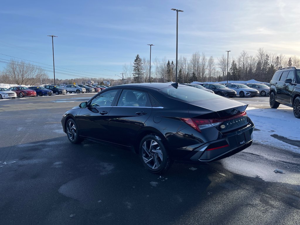 2025 Hyundai Elantra Luxury IVT w/Two-Tone Interior in Bathurst, New Brunswick - 8 - w1024h768px