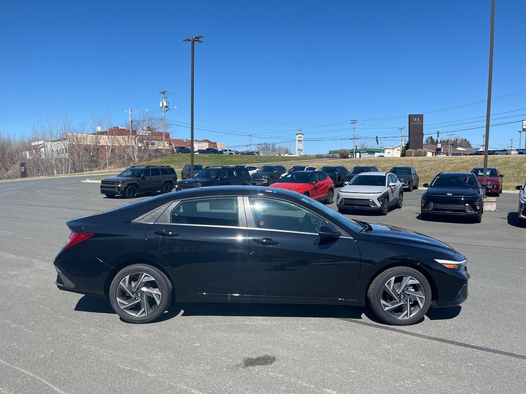 2025 Hyundai Elantra Luxury IVT w/Two-Tone Interior in Bathurst, New Brunswick - 4 - w1024h768px