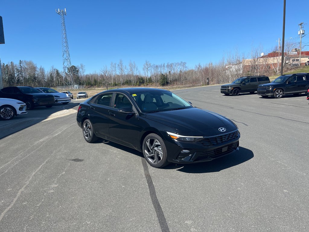 2025 Hyundai Elantra Luxury IVT w/Two-Tone Interior in Bathurst, New Brunswick - 8 - w1024h768px