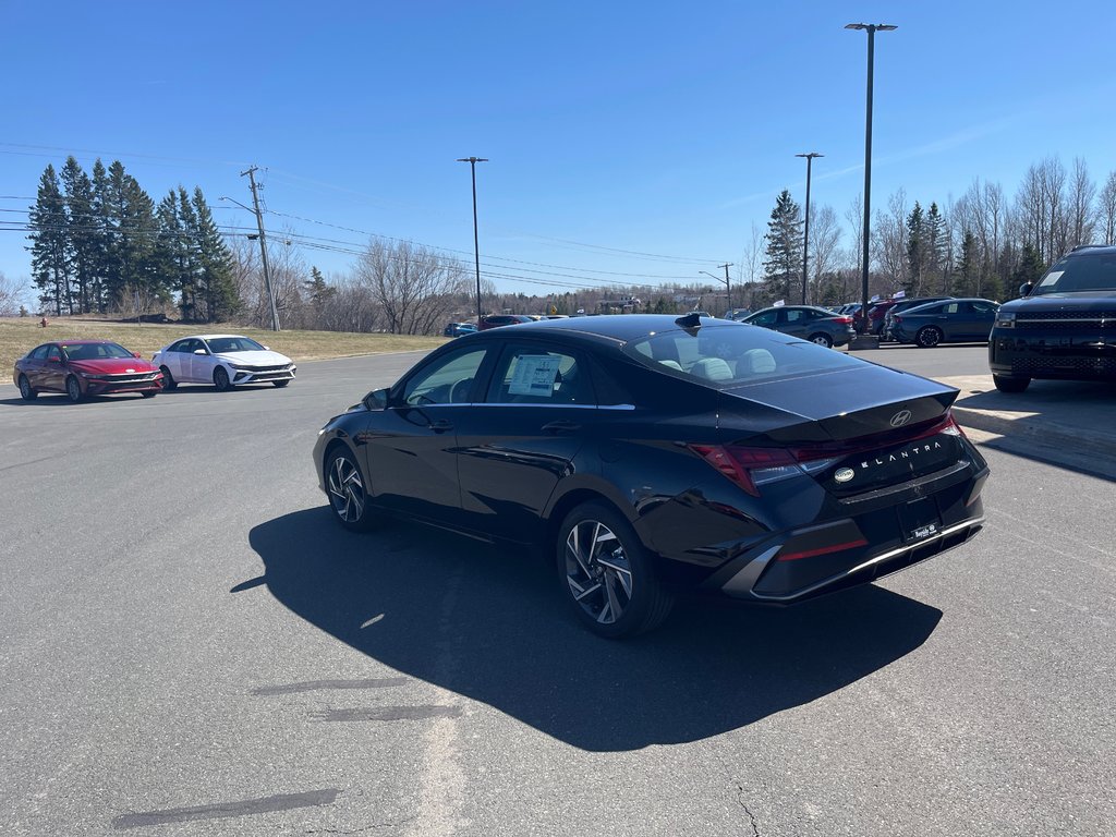 2025 Hyundai Elantra Luxury IVT w/Two-Tone Interior in Bathurst, New Brunswick - 7 - w1024h768px