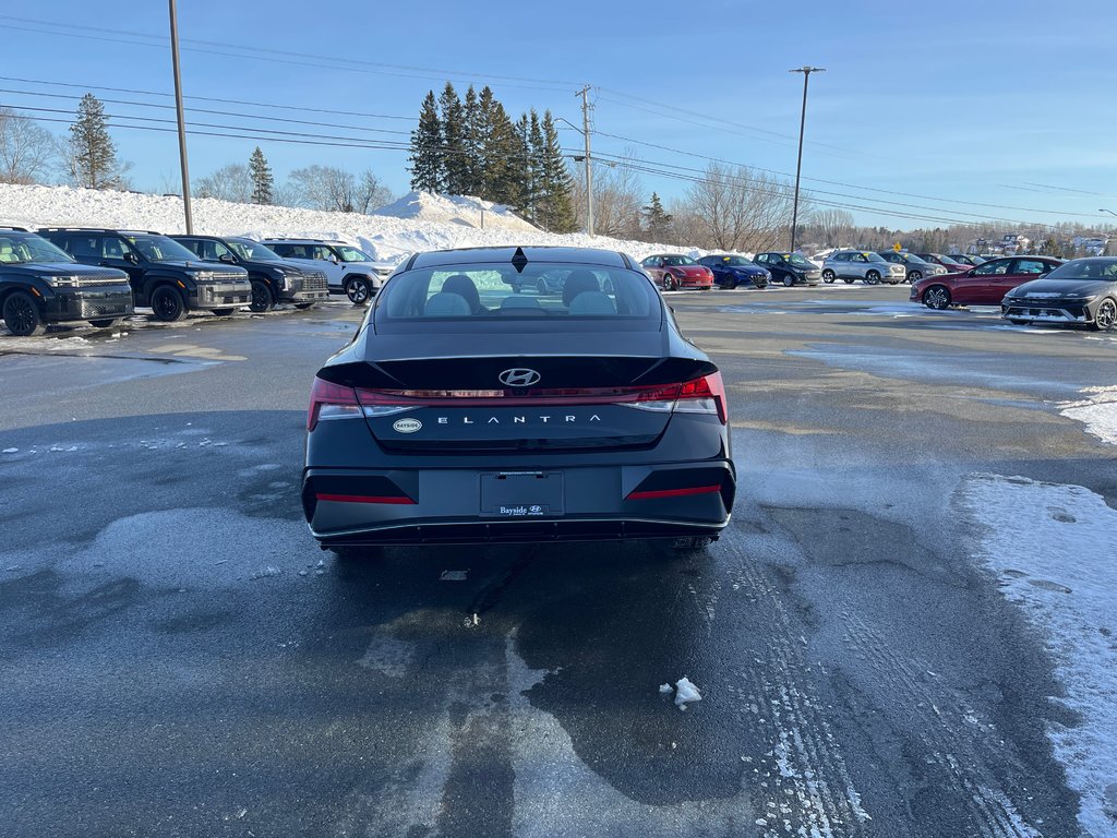 2025 Hyundai Elantra Luxury IVT w/Two-Tone Interior in Bathurst, New Brunswick - 6 - w1024h768px