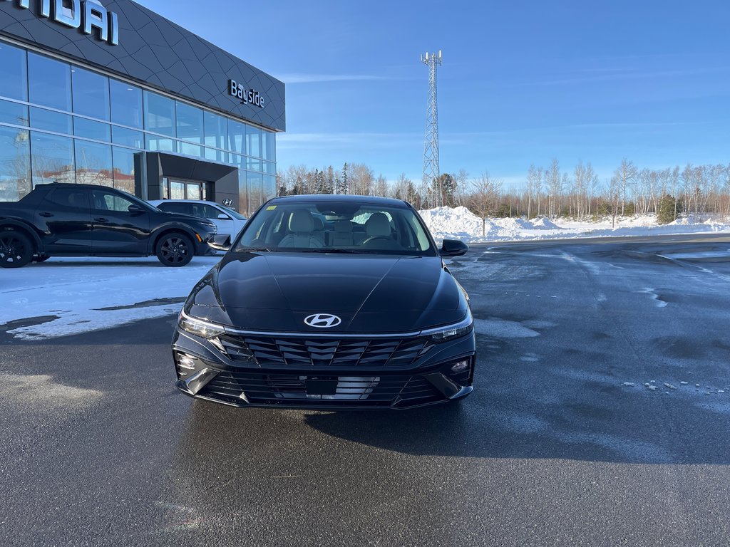 2025 Hyundai Elantra Luxury IVT w/Two-Tone Interior in Bathurst, New Brunswick - 3 - w1024h768px