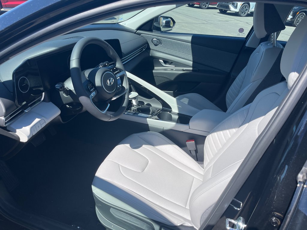 2025 Hyundai Elantra Luxury IVT w/Two-Tone Interior in Bathurst, New Brunswick - 9 - w1024h768px