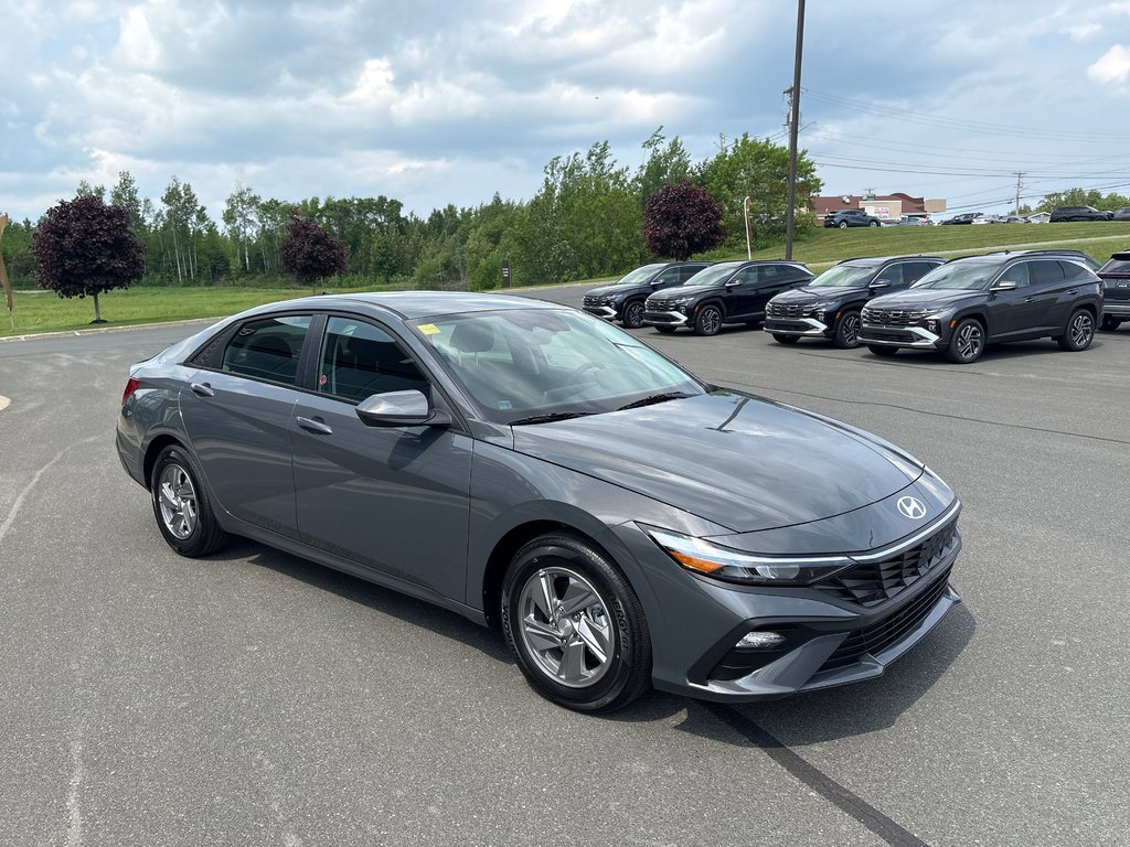 Hyundai Elantra Essential IVT 2025 à Bathurst, Nouveau-Brunswick - 4 - w1024h768px