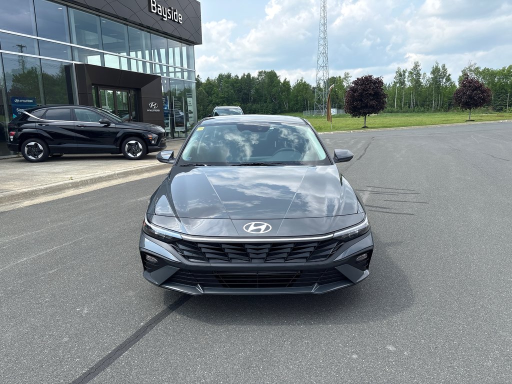 Hyundai Elantra Essential IVT 2025 à Bathurst, Nouveau-Brunswick - 2 - w1024h768px