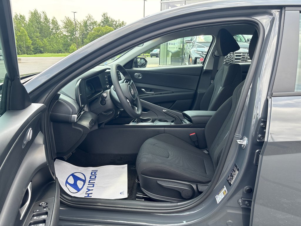 Hyundai Elantra Essential IVT 2025 à Bathurst, Nouveau-Brunswick - 9 - w1024h768px