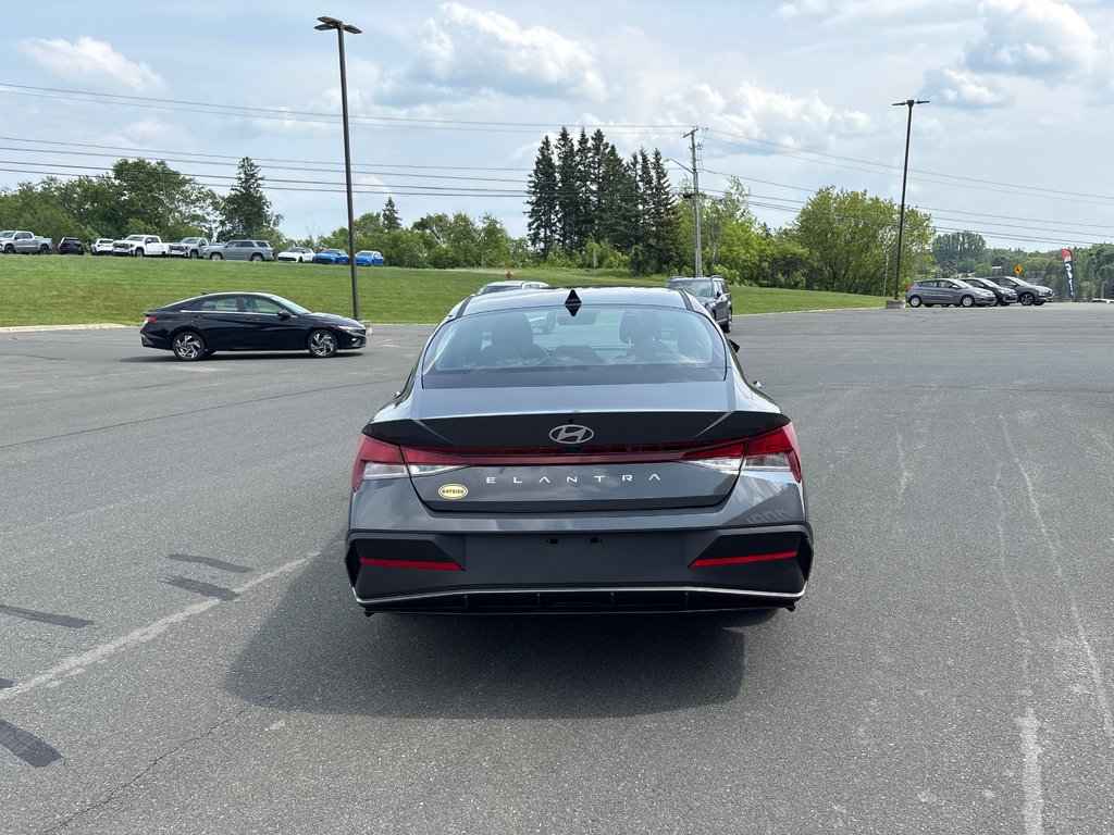 Hyundai Elantra Essential IVT 2025 à Bathurst, Nouveau-Brunswick - 7 - w1024h768px