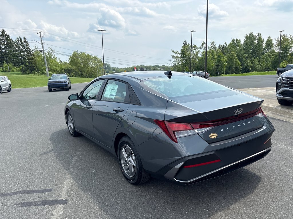 Hyundai Elantra Essential IVT 2025 à Bathurst, Nouveau-Brunswick - 8 - w1024h768px