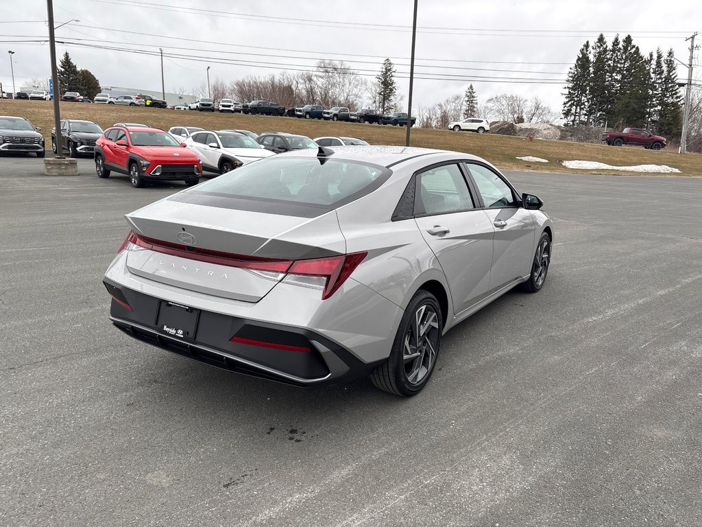 Hyundai Elantra Preferred IVT w/Tech Pkg 2026 à Bathurst, Nouveau-Brunswick - 4 - w1024h768px