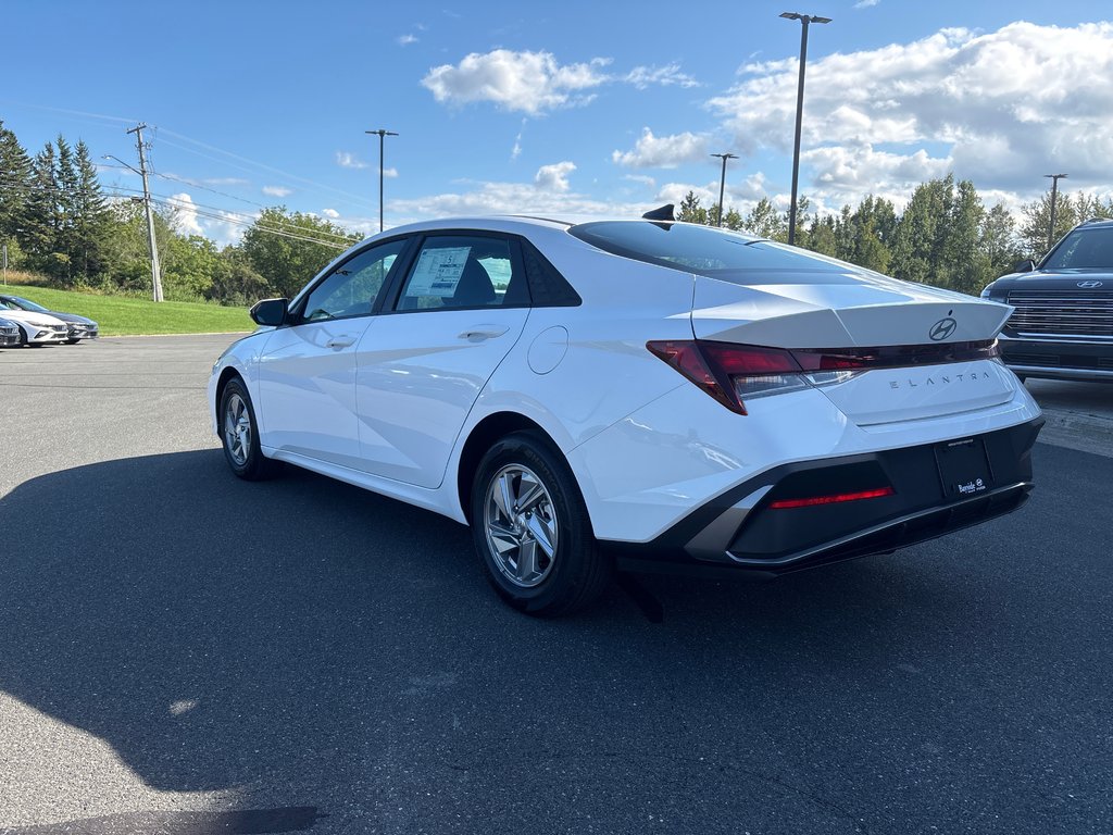Hyundai Elantra Essential IVT 2026 à Bathurst, Nouveau-Brunswick - 10 - w1024h768px