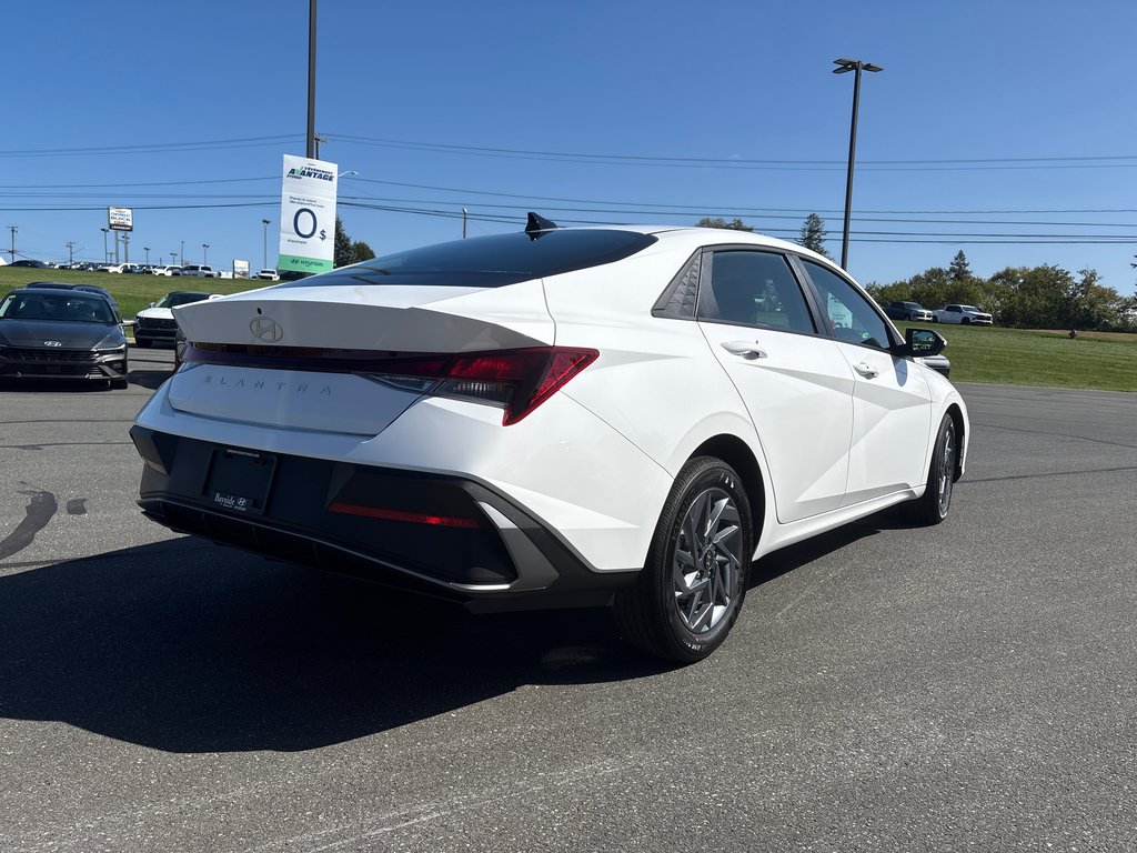 2026 Hyundai Elantra Preferred IVT in Bathurst, New Brunswick - 7 - w1024h768px