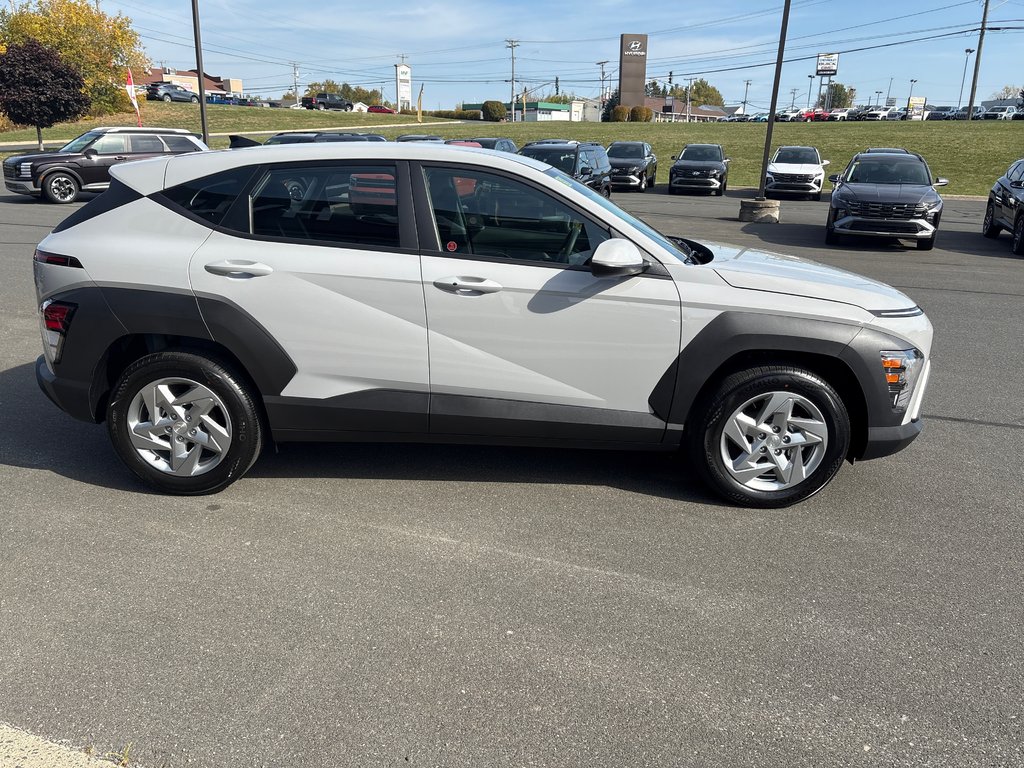 Hyundai Kona 2.0L Essential FWD 2026 à Bathurst, Nouveau-Brunswick - 4 - w1024h768px