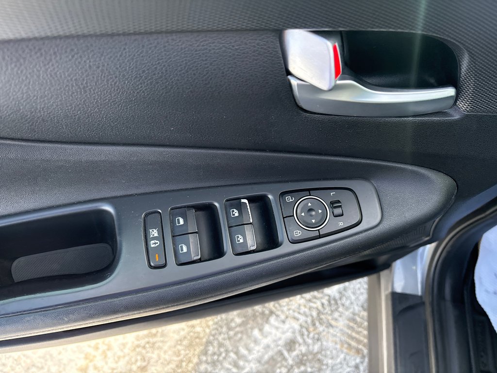 2019 Hyundai Santa Fe Preferred in Bathurst, New Brunswick - 11 - w1024h768px