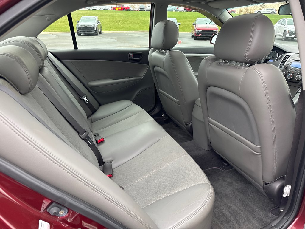 2009  Sonata GL Sport in Bathurst, New Brunswick - 10 - w1024h768px