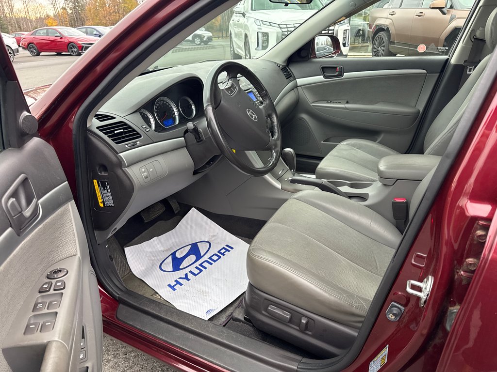 2009  Sonata GL Sport in Bathurst, New Brunswick - 8 - w1024h768px