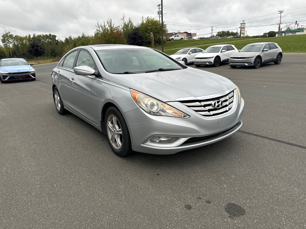 2011  Sonata GLS in Bathurst, New Brunswick - 2 - w1024h768px