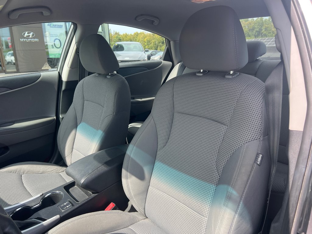 Hyundai Sonata GL 2012 à Bathurst, Nouveau-Brunswick - 6 - w1024h768px