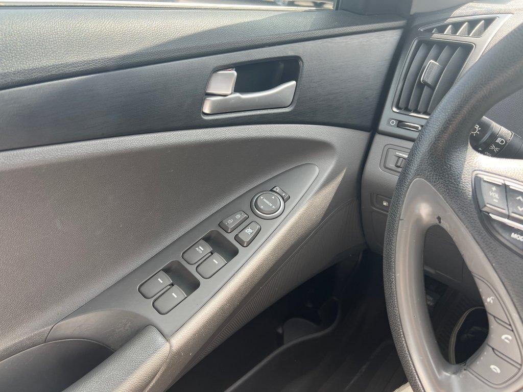 Hyundai Sonata GL 2012 à Bathurst, Nouveau-Brunswick - 11 - w1024h768px