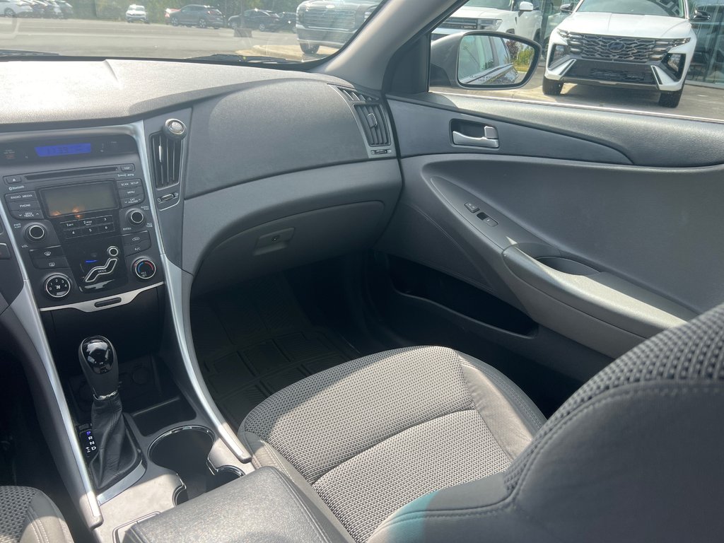 Hyundai Sonata GL 2012 à Bathurst, Nouveau-Brunswick - 9 - w1024h768px