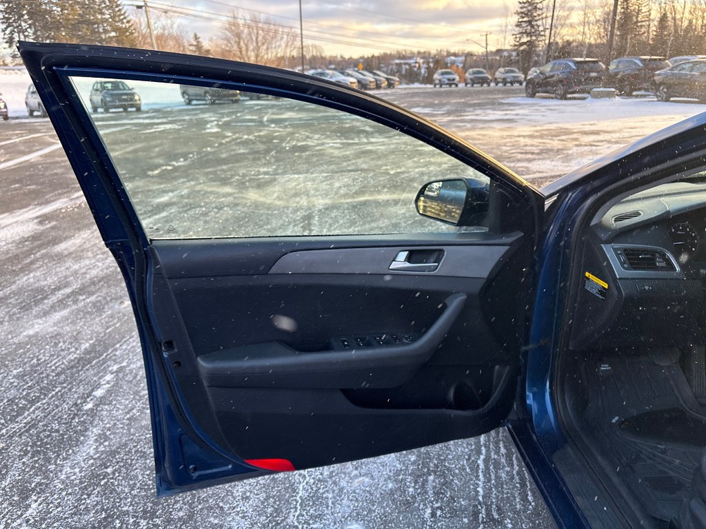 2016 Hyundai Sonata 2.4L GL in Bathurst, New Brunswick - 16 - w1024h768px