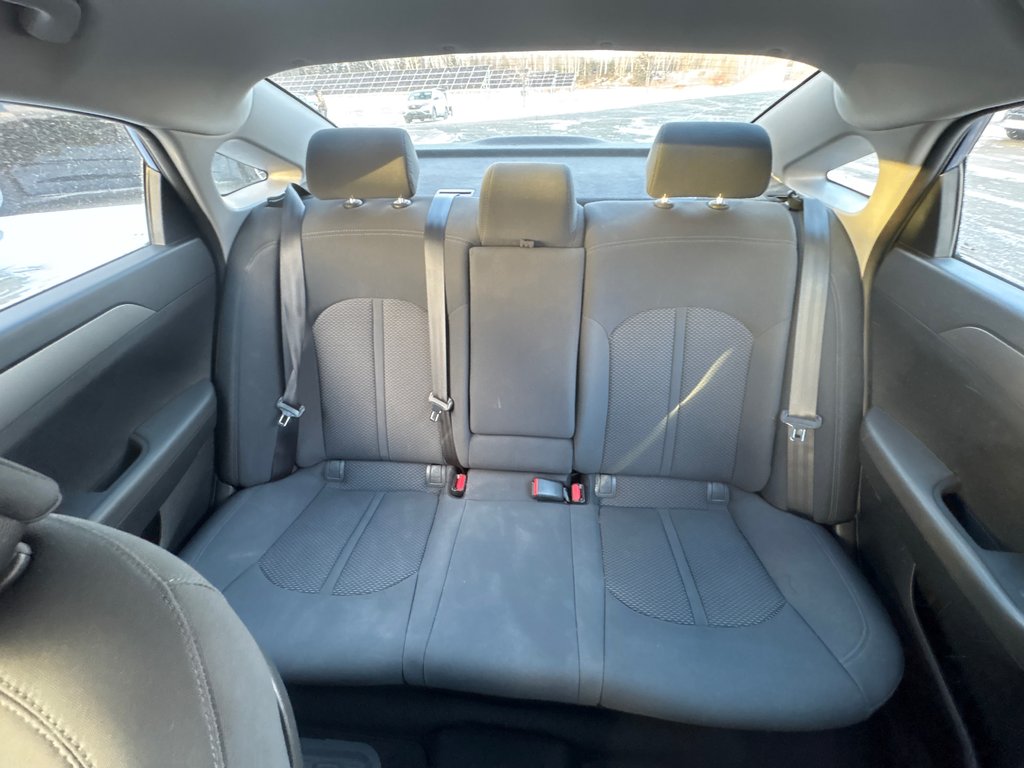 2016 Hyundai Sonata 2.4L GL in Bathurst, New Brunswick - 19 - w1024h768px