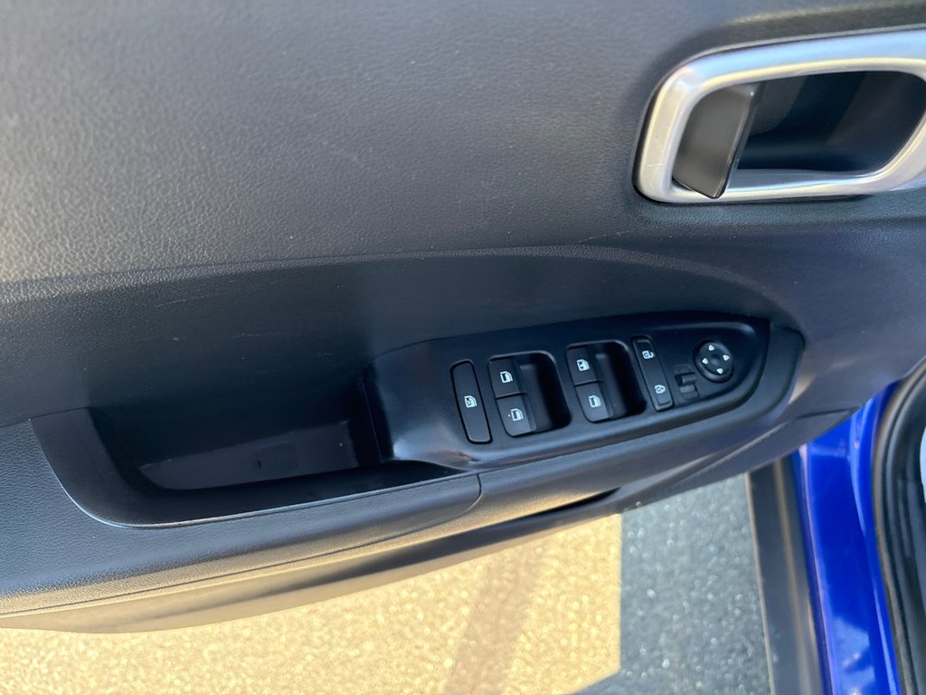 2021 Hyundai Venue Preferred in Bathurst, New Brunswick - 10 - w1024h768px