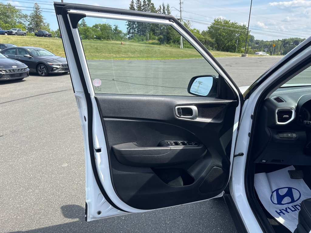 2021 Hyundai Venue Preferred in Bathurst, New Brunswick - 14 - w1024h768px
