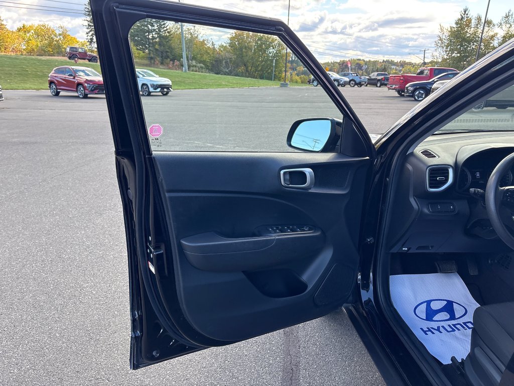 2022 Hyundai Venue Essential in Bathurst, New Brunswick - 11 - w1024h768px