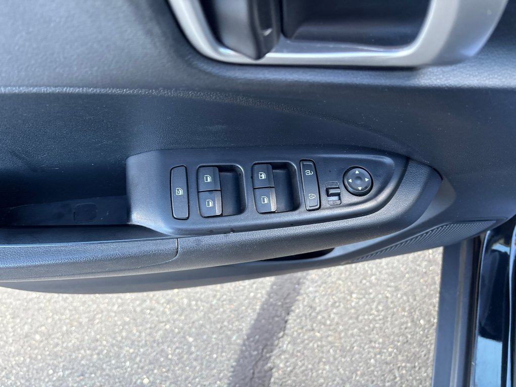 2022 Hyundai Venue Essential in Bathurst, New Brunswick - 12 - w1024h768px