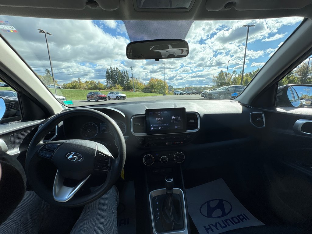 2022 Hyundai Venue Essential in Bathurst, New Brunswick - 26 - w1024h768px