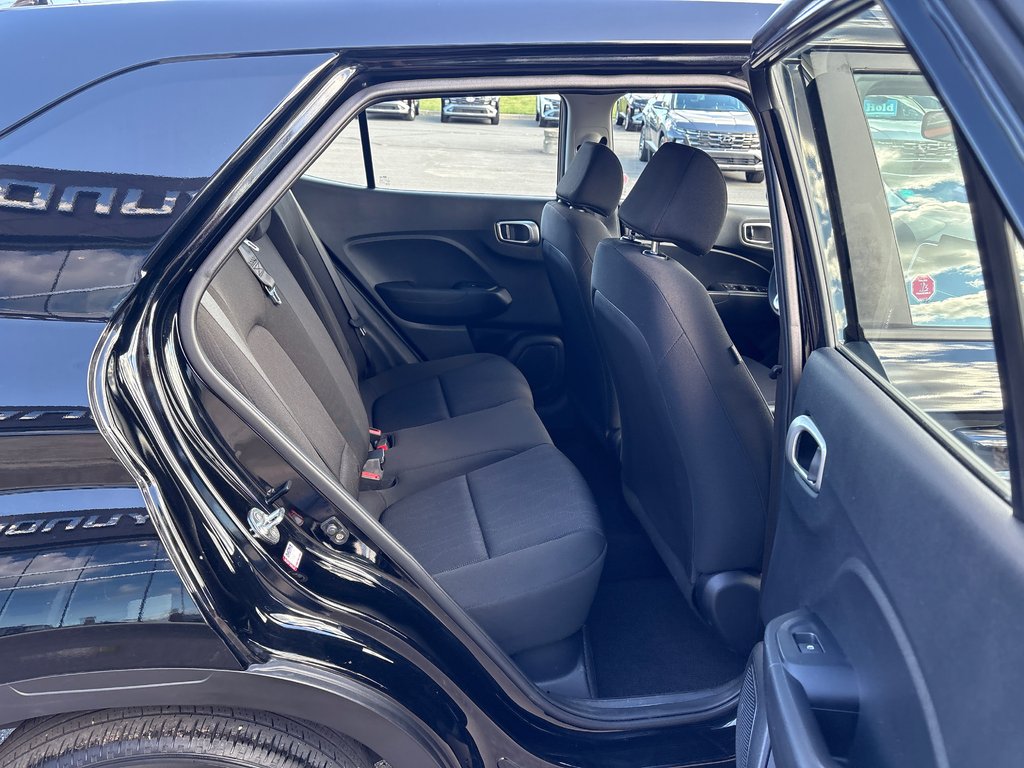 2022 Hyundai Venue Essential in Bathurst, New Brunswick - 14 - w1024h768px