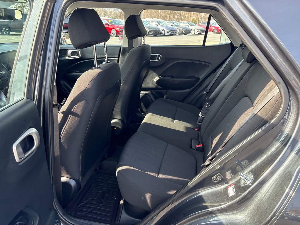 2022 Hyundai Venue Essential in Bathurst, New Brunswick - 11 - w1024h768px