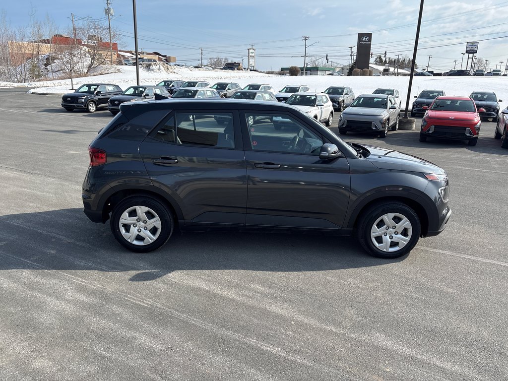 2022 Hyundai Venue Essential in Bathurst, New Brunswick - 4 - w1024h768px