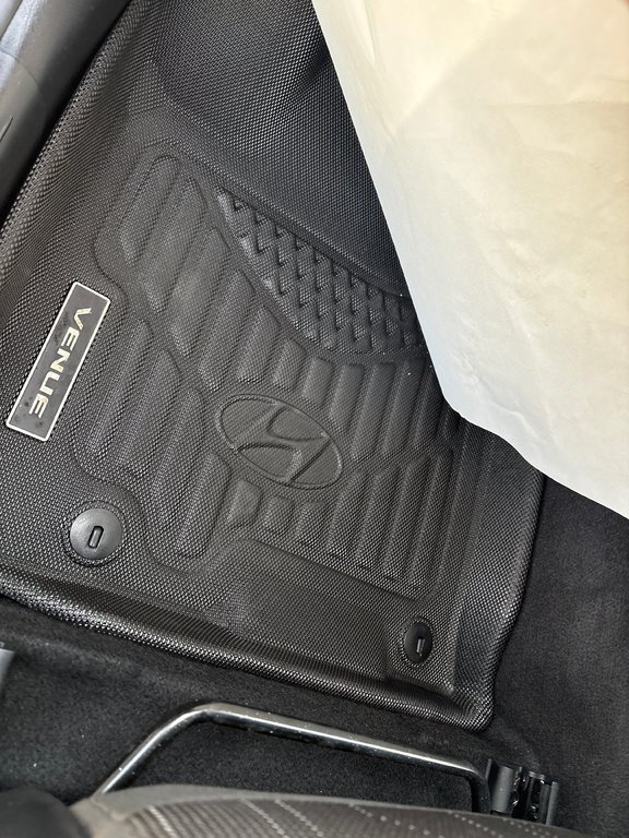 2022 Hyundai Venue Essential in Bathurst, New Brunswick - 14 - w1024h768px