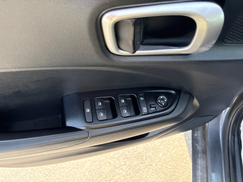 2022 Hyundai Venue Essential in Bathurst, New Brunswick - 10 - w1024h768px