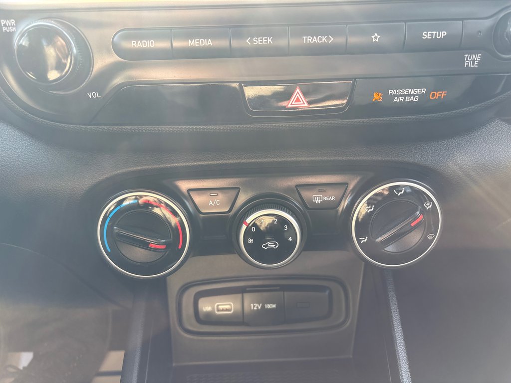 2022 Hyundai Venue Essential in Bathurst, New Brunswick - 19 - w1024h768px