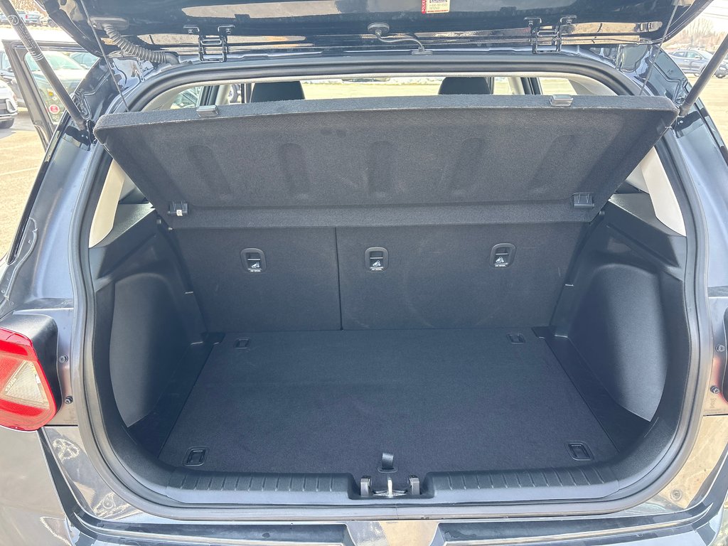 2022 Hyundai Venue Essential in Bathurst, New Brunswick - 13 - w1024h768px