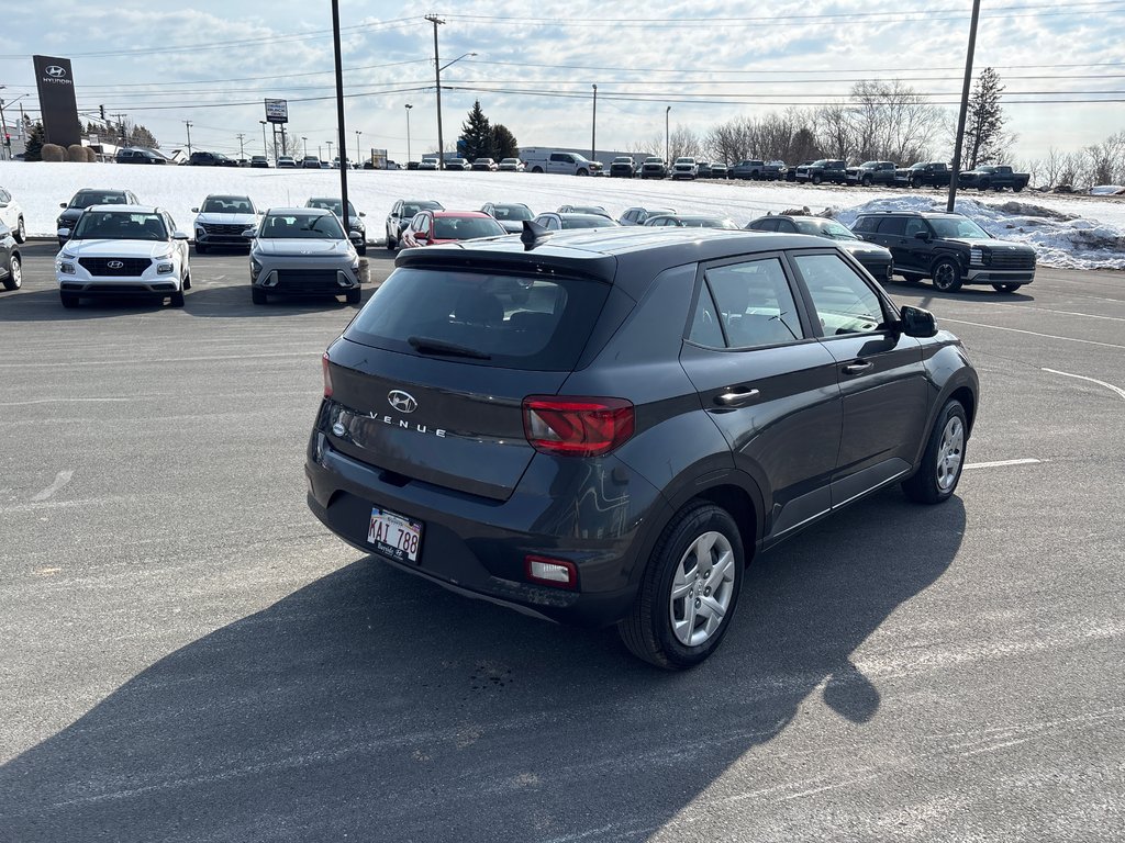 2022 Hyundai Venue Essential in Bathurst, New Brunswick - 5 - w1024h768px