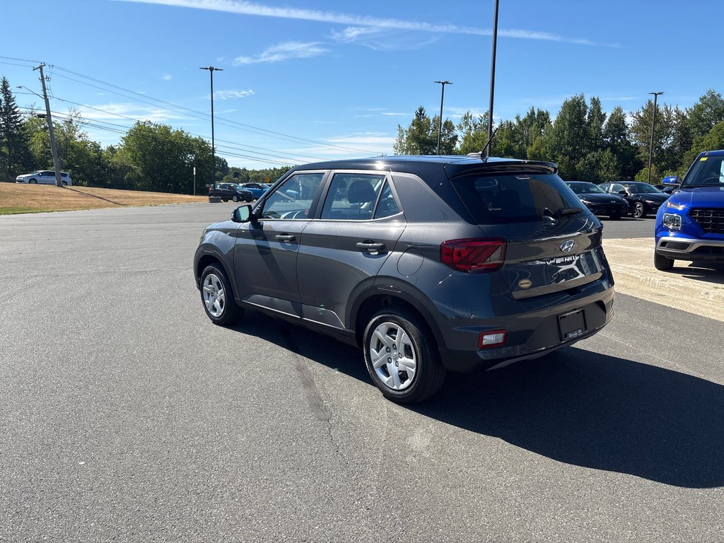 2025 Hyundai Venue Essential IVT w/Two-Tone in Bathurst, New Brunswick - 10 - w1024h768px