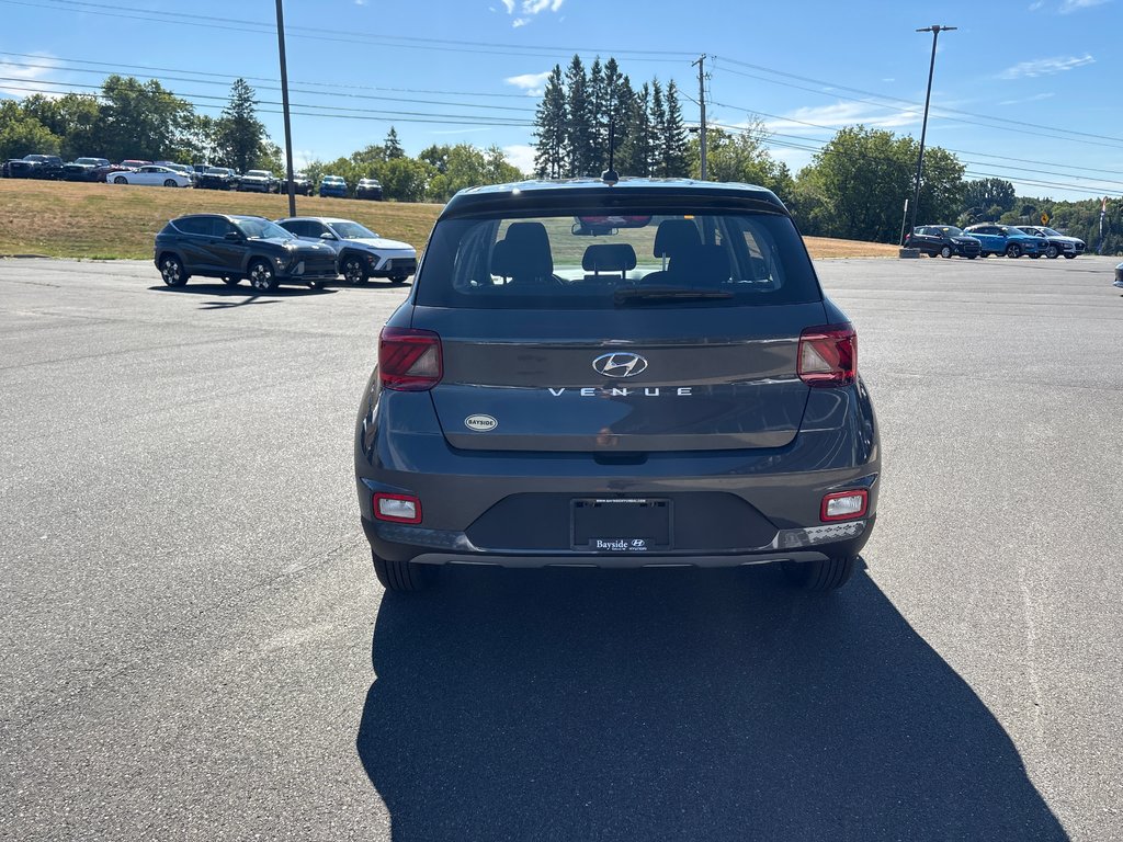 2025 Hyundai Venue Essential IVT w/Two-Tone in Bathurst, New Brunswick - 6 - w1024h768px