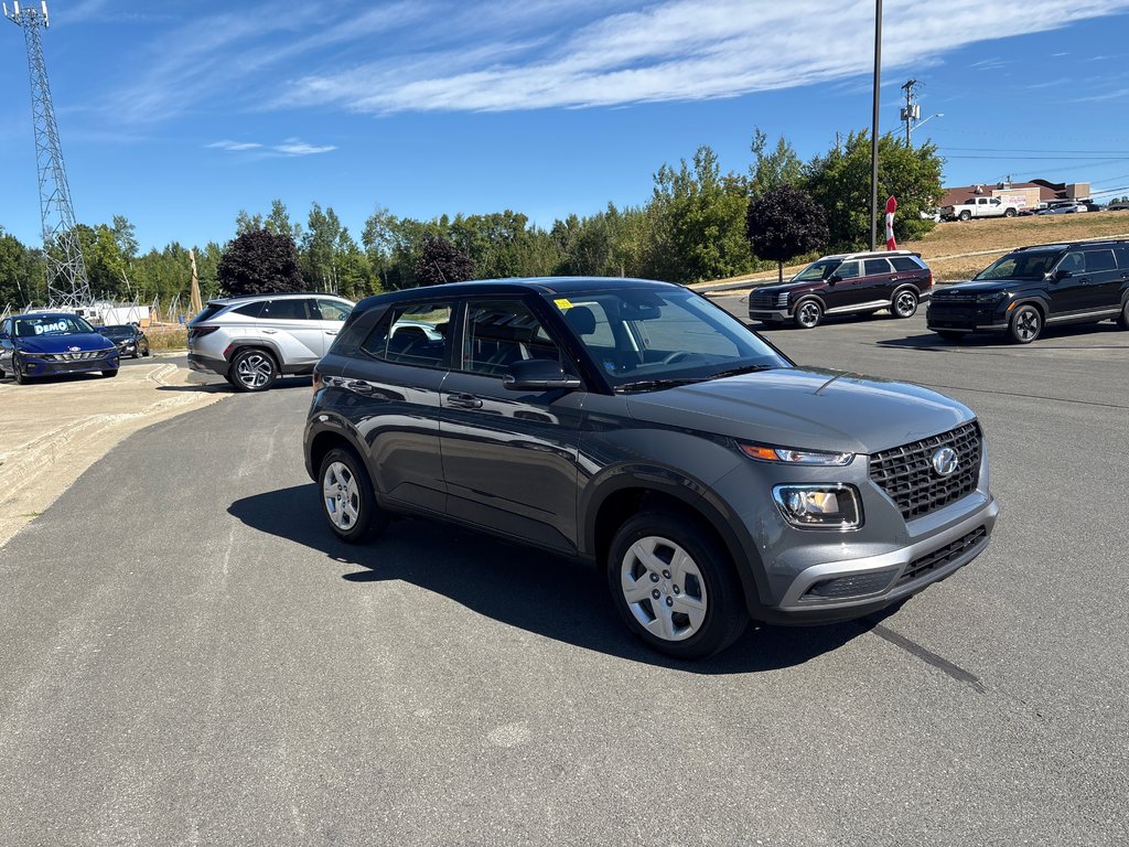 2025 Hyundai Venue Essential IVT w/Two-Tone in Bathurst, New Brunswick - 3 - w1024h768px