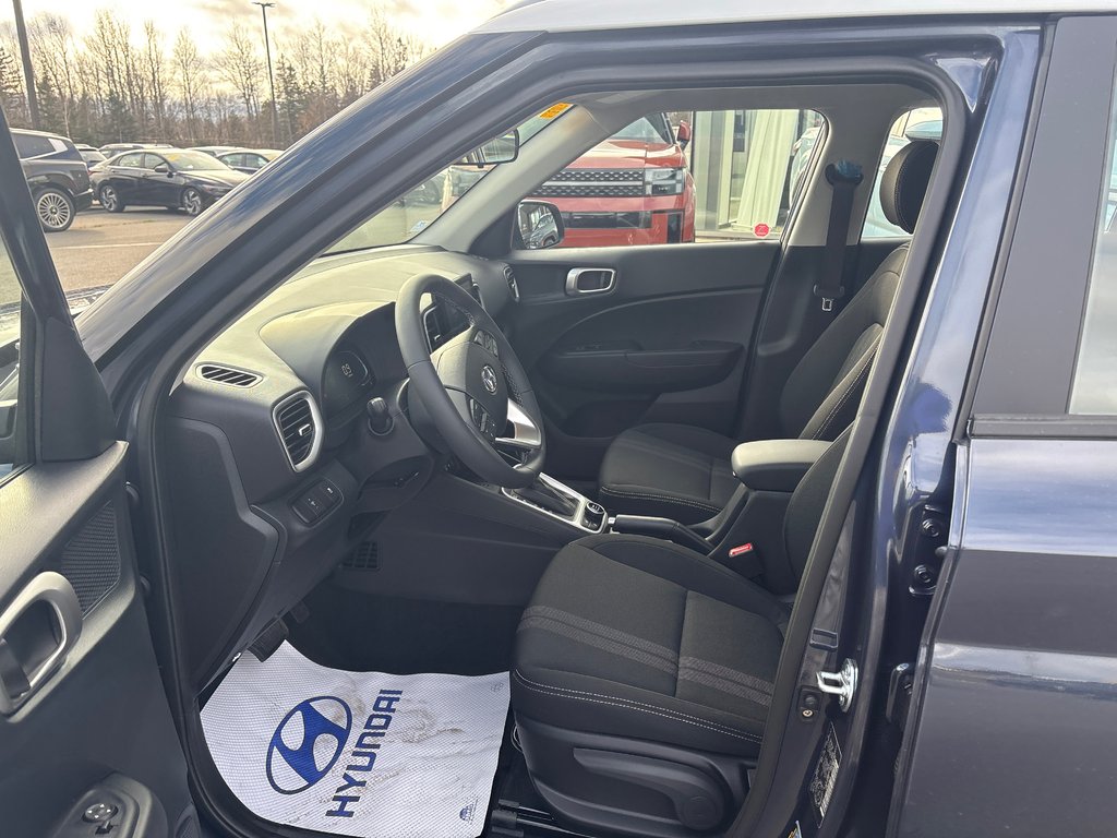 2026 Hyundai Venue Preferred IVT w/Two-Tone in Bathurst, New Brunswick - 8 - w1024h768px