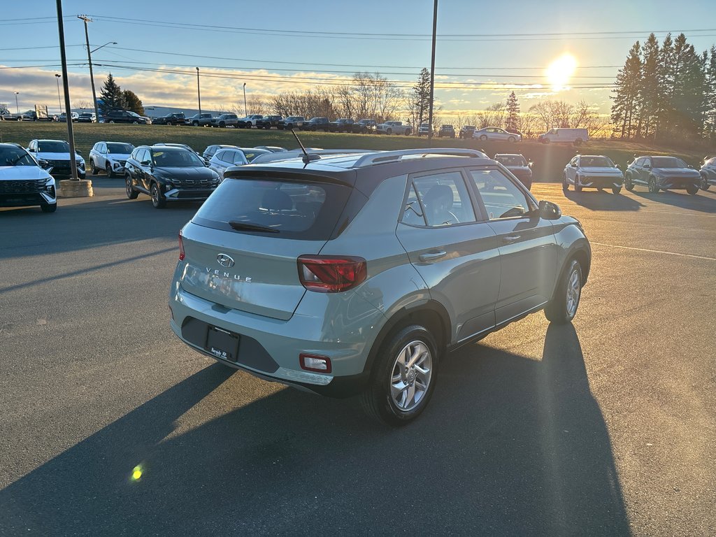 2026 Hyundai Venue Preferred IVT w/Two-Tone in Bathurst, New Brunswick - 7 - w1024h768px