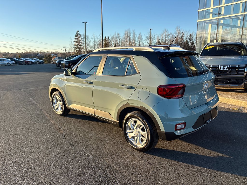 2026 Hyundai Venue Preferred IVT w/Two-Tone in Bathurst, New Brunswick - 10 - w1024h768px